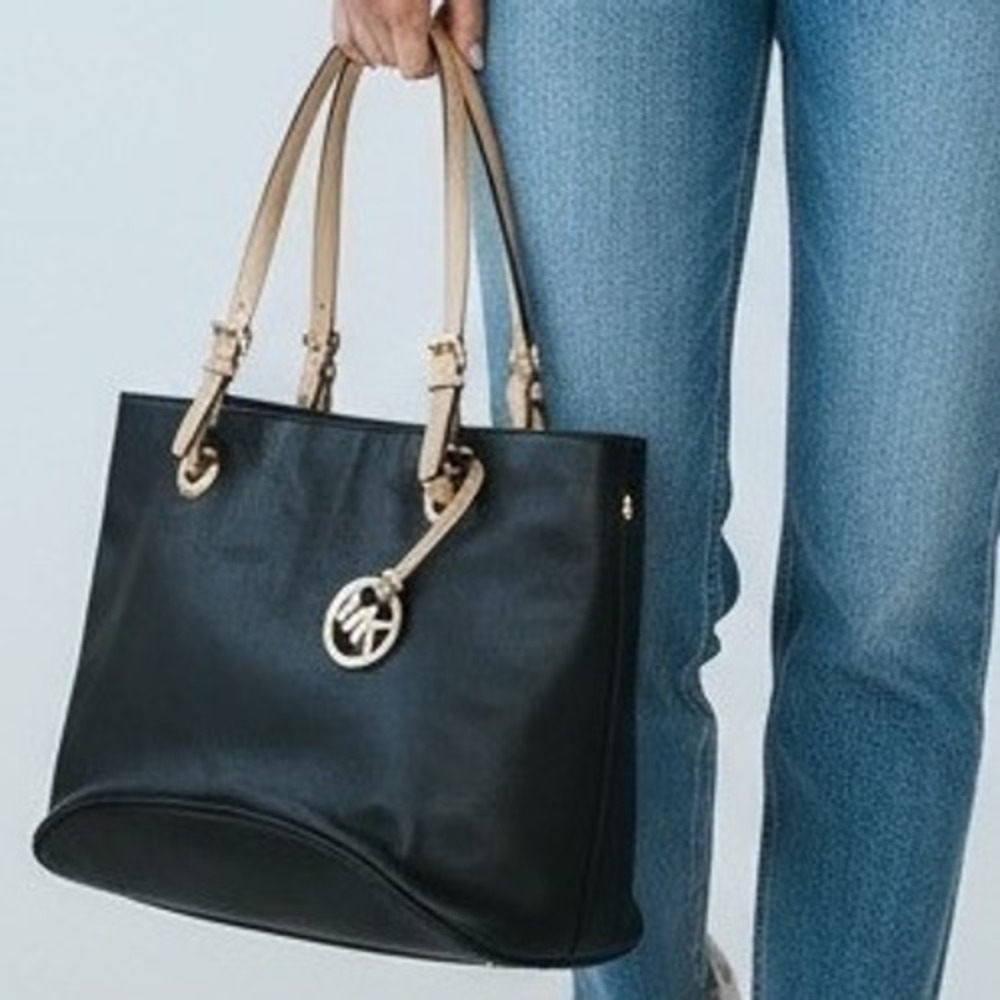 Michael Kors Black Leather Tote Bag Gold Hardware soft S 16. 38T6YTTT8L